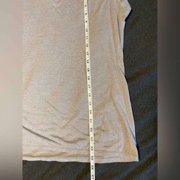 Reebok Athletic Top - Picture 2 of 4